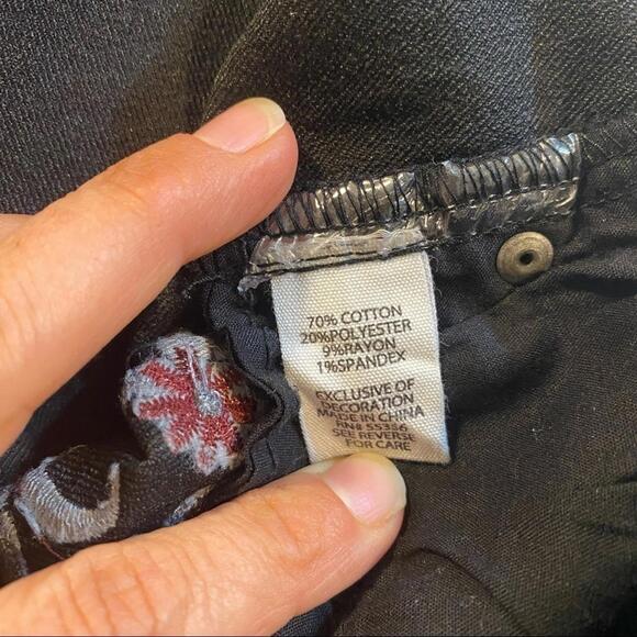 Artisan NY Size 8‎ Grey Denim Ankle Jeans W Asymmetrical Embroidered Flowers - Picture 8 of 12